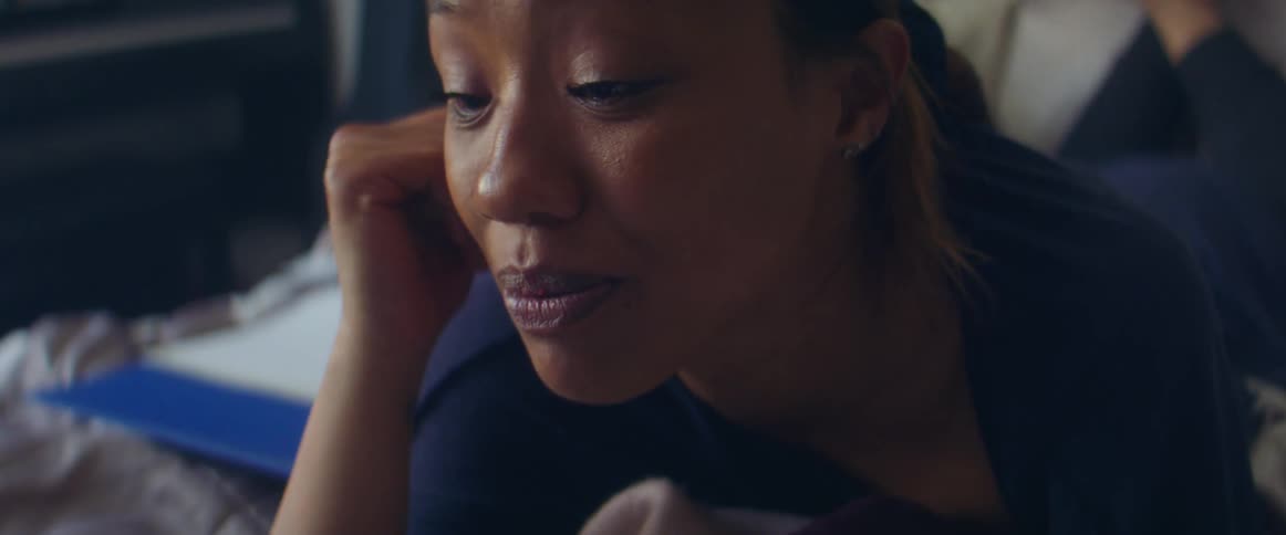 Woman laying in bed using a laptop