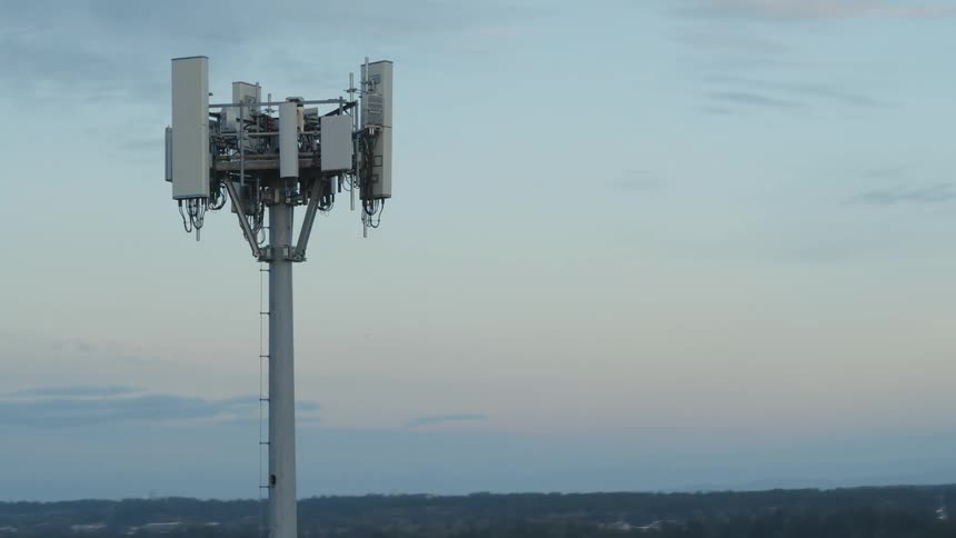 Clockwise descending orbit around a 5G cell site