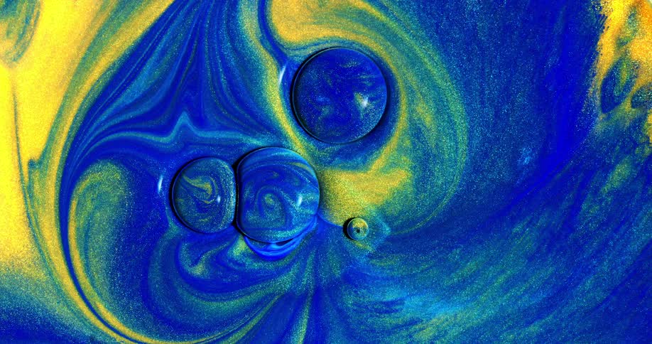 Blue and yellow acetone metallic paints combine slowly