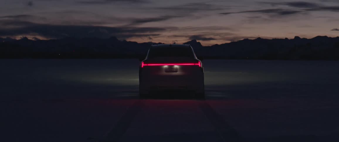 The break lights on the car go out