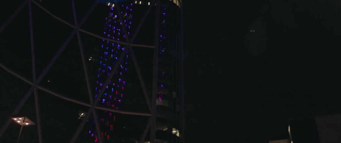 A high rise building in a city