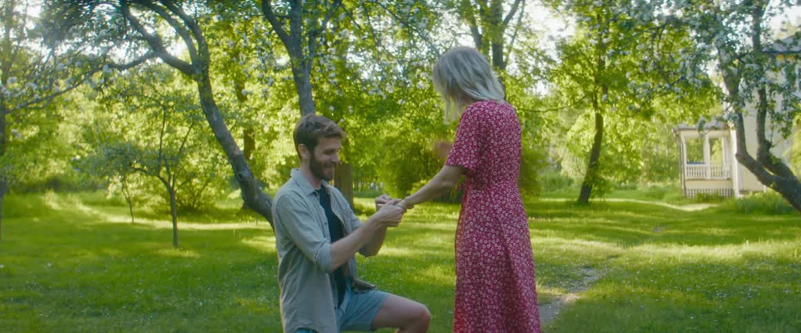 A man proposing to a woman outdoors