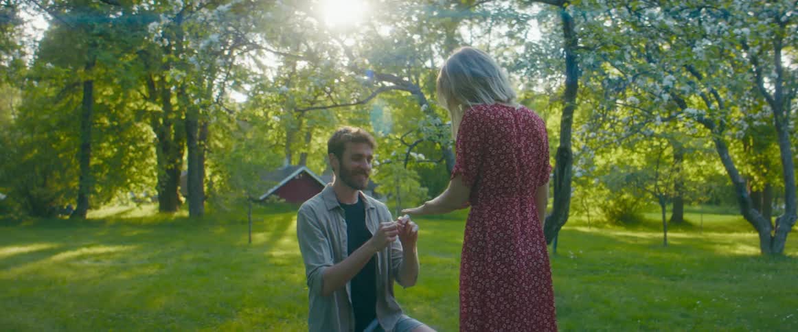 A man proposes to a woman on a sunny day