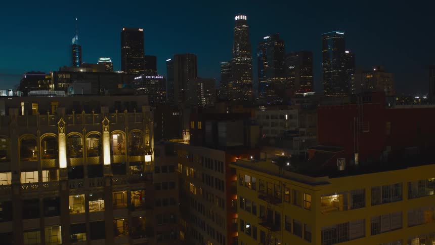 Apartments buildings in a city with the sky line behind them