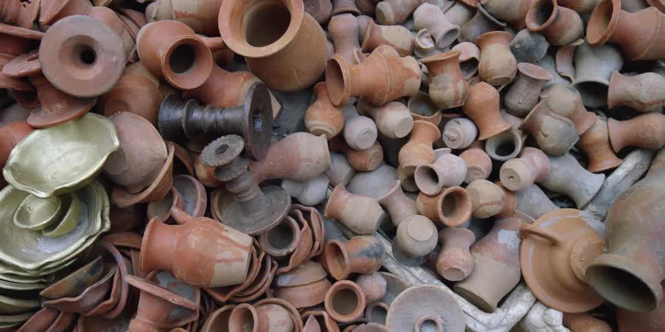 Many different pots in a large pile