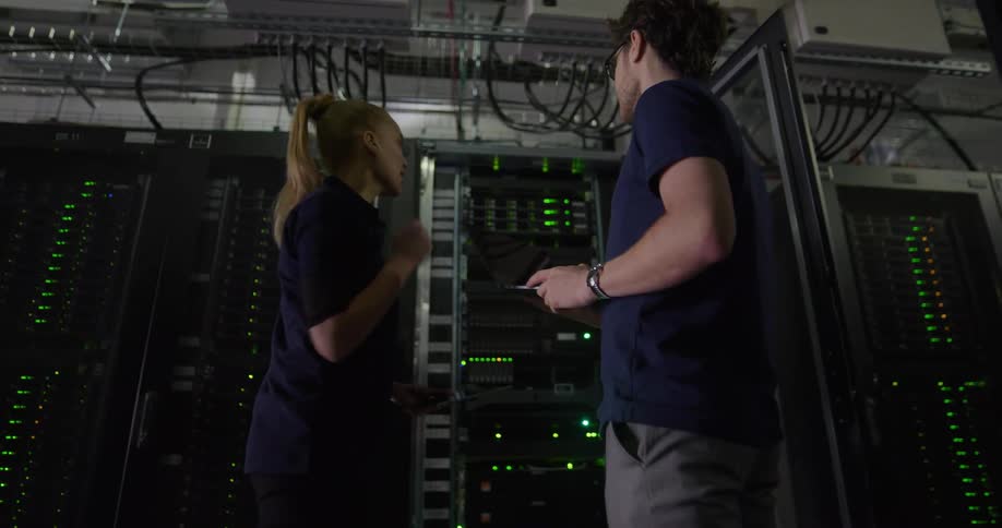 Two workers are talking in the server room