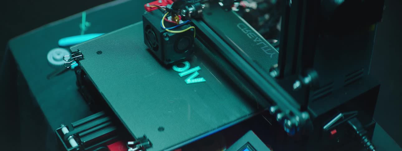 3d printer forms a series of letter
