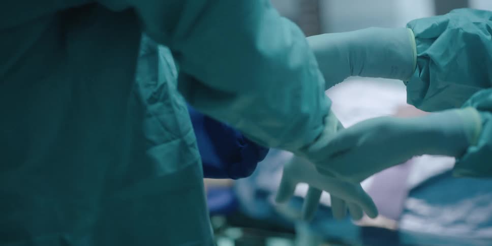 Doctors are putting on gloves in a hopsital