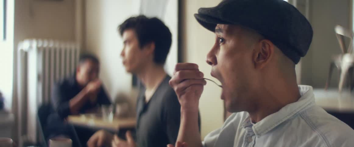 People eating at a resturant