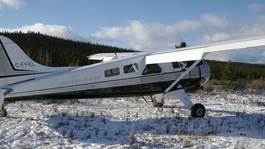 A plan starts sitting in the snow