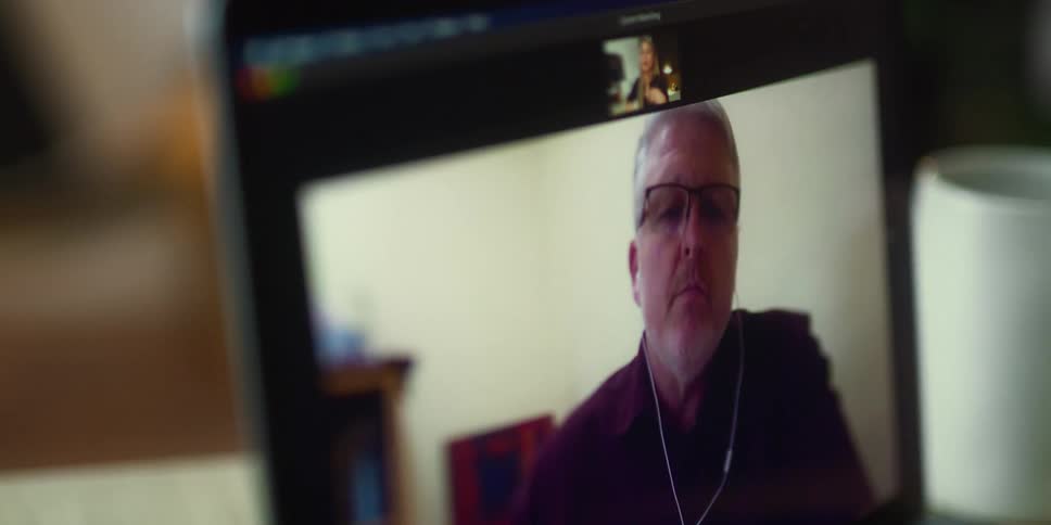 Two people are talking on the laptop