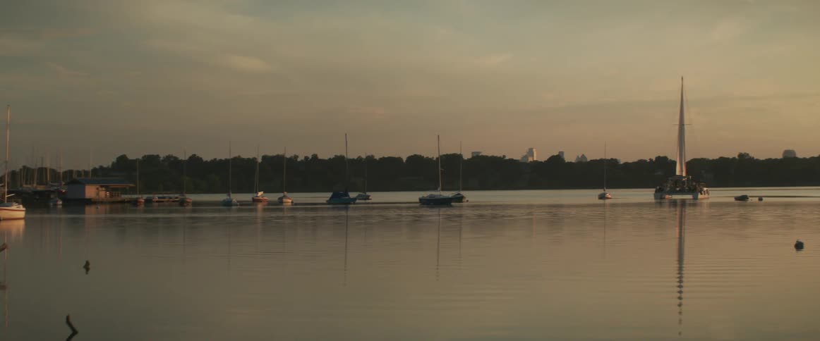 A view of boats out on a lake in the middle of a day