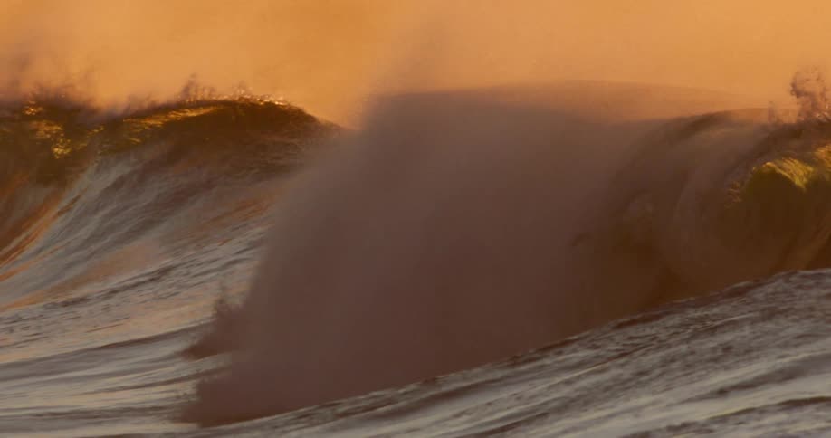A view of a wave crashing in the ocean
