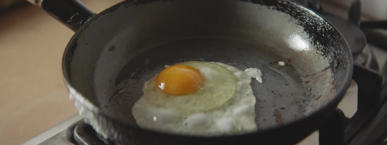An egg that is cooking in a frying pan
