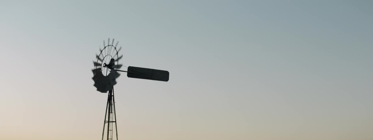 The windmill is quickly turning in the sky