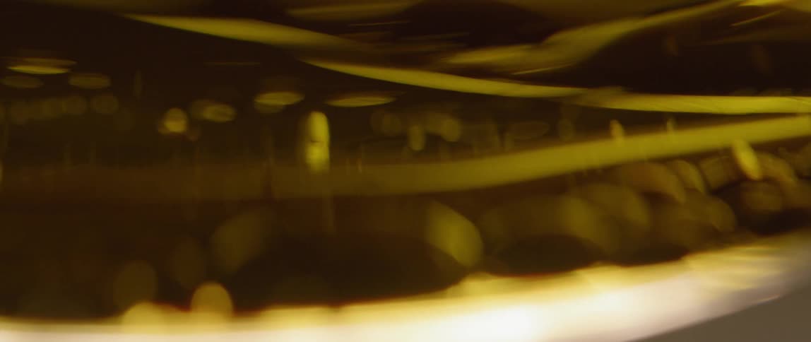 Bubbles settling at the bottom of a thick fluid