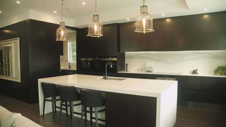 Minimalist elegant kitchen in a suburban home
