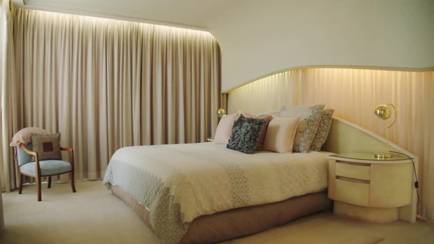 A monochromatic tone sets up a bedroom