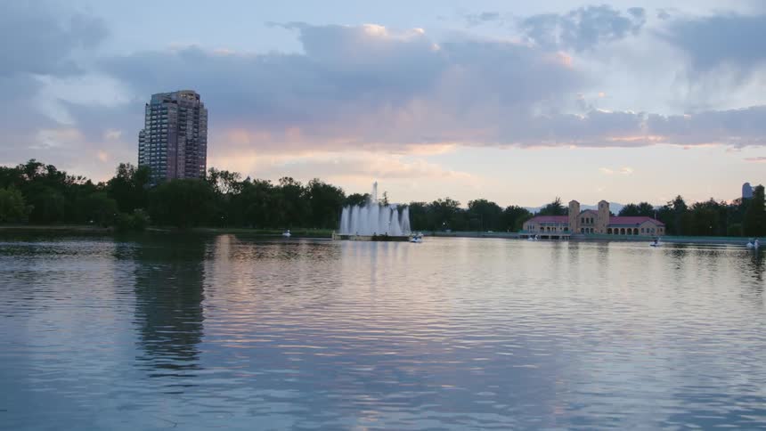 A view of a lake in the middle of a city park