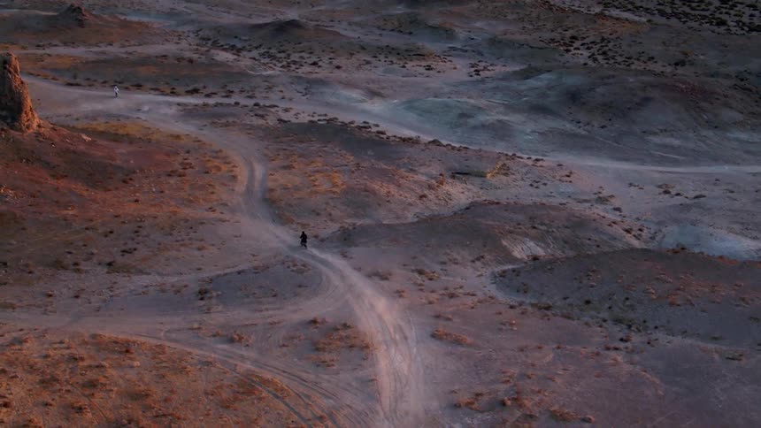 People are racing their dirt bikes in the desert