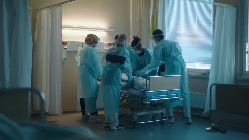 Hospital team pulls medical cart over to revive patient using paddles