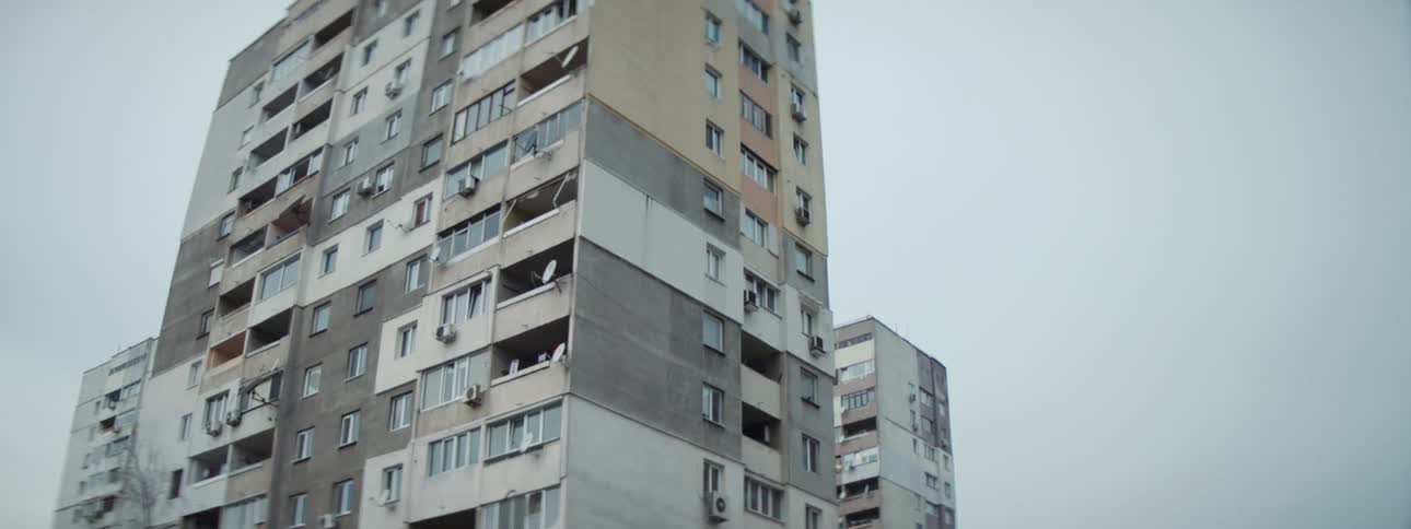 A high rise apartment building