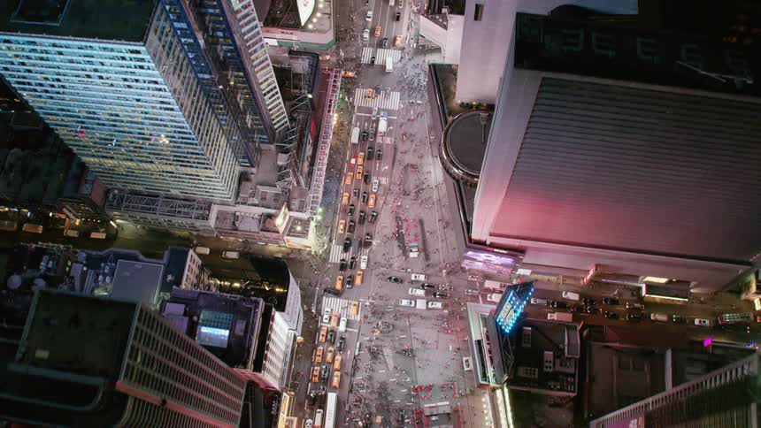 People are walking and traffic is jammed in the big city