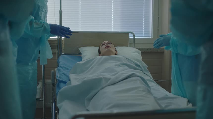 Doctors talk to a patient in the hospital bed