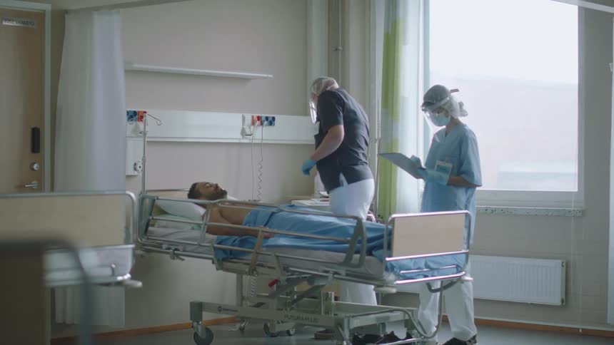Doctors tending to a hospital paitent