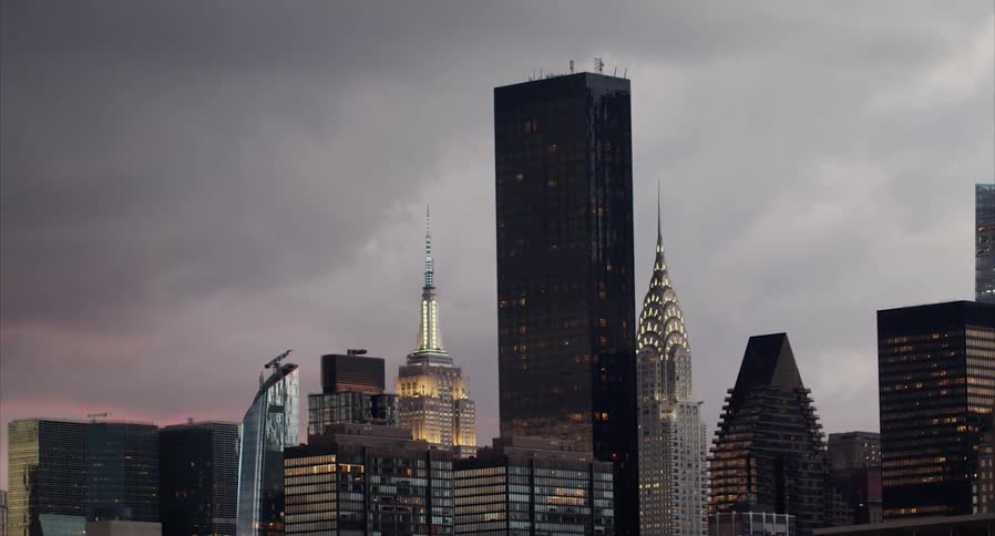 Heavy clouds cover the large city