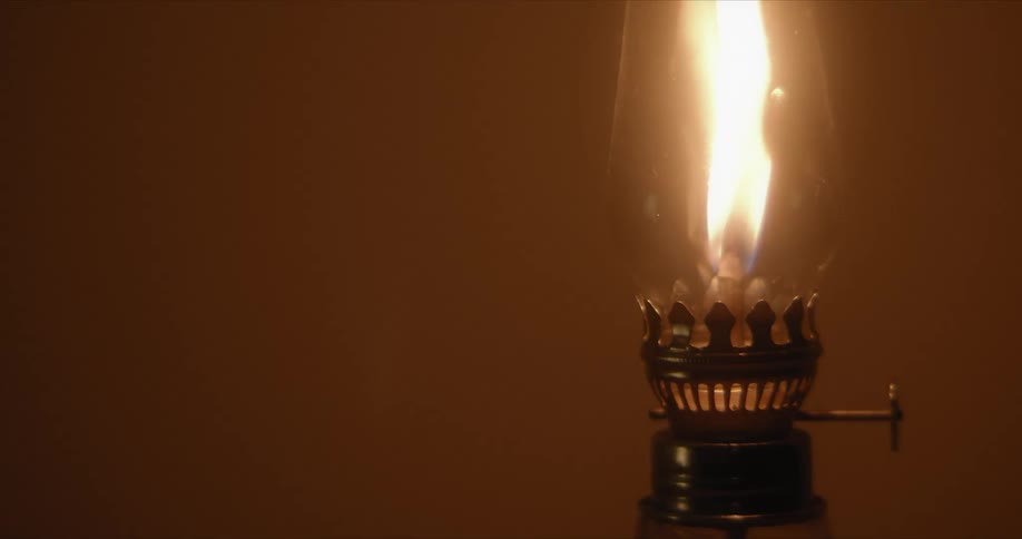 Gas lamp produces light from burning gas