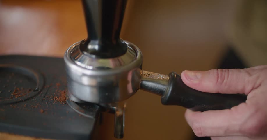 Person pressing coffee