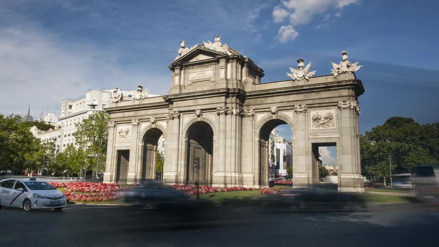 Timelapse of traffic around the puerta de alcal monument roundabout in spain
