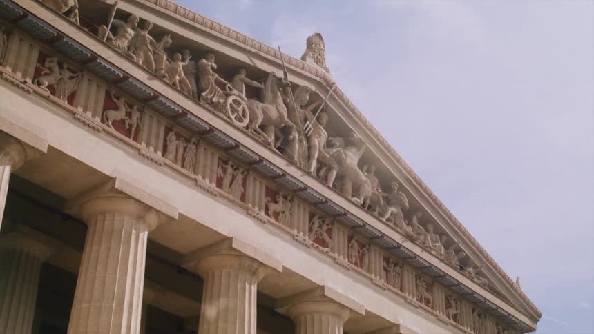 The parthenon in centennial park in nashville tennessee