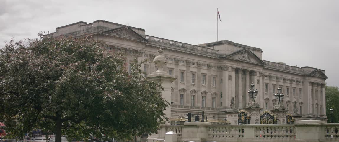 View of a city building on a cloudy day