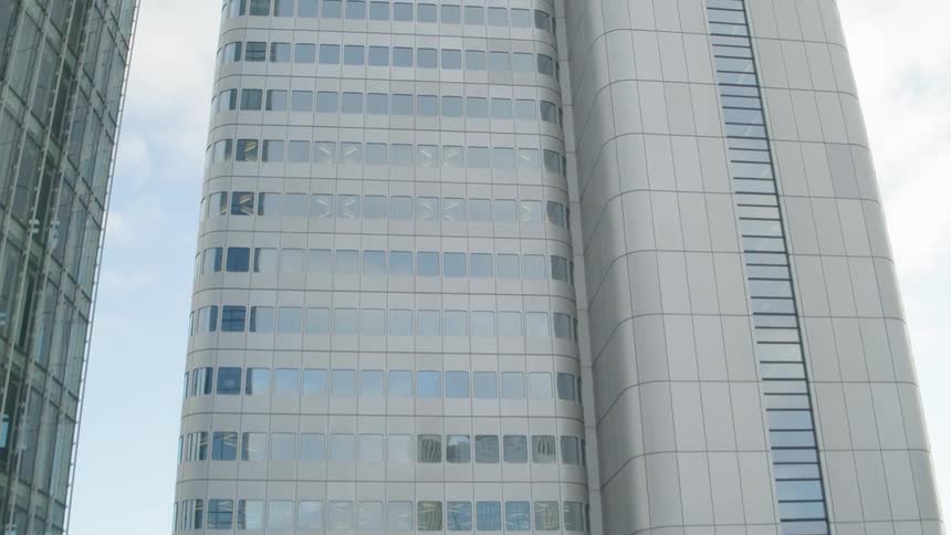 Close up view of a skyscraper in a downtown city