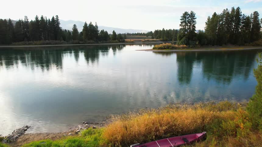 An aerial view of a lake outdoors
