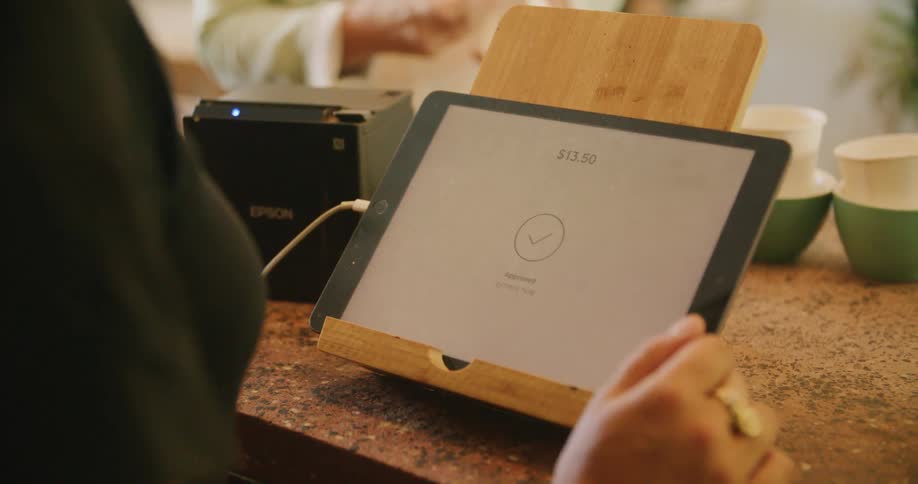 A employee is helping a customer with a transaction