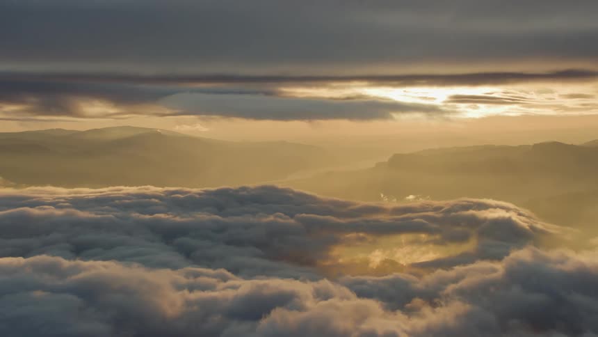 Flight at sunset above stunning clouds and pristine landscape with Columbia River in Background