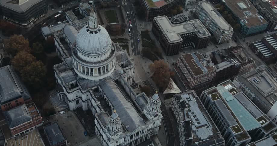 An aerial view of a government building in a city