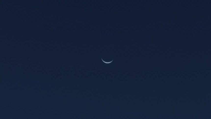A crescent moon in the night sky