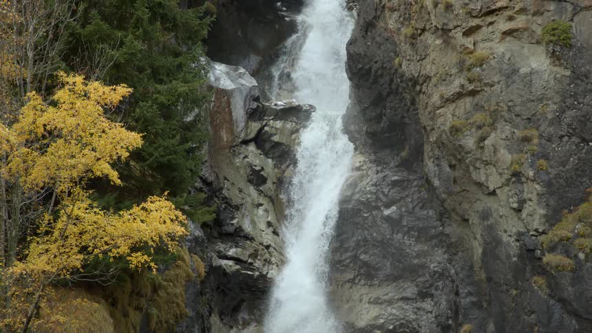 A view of a waterfall on a rocky cliff