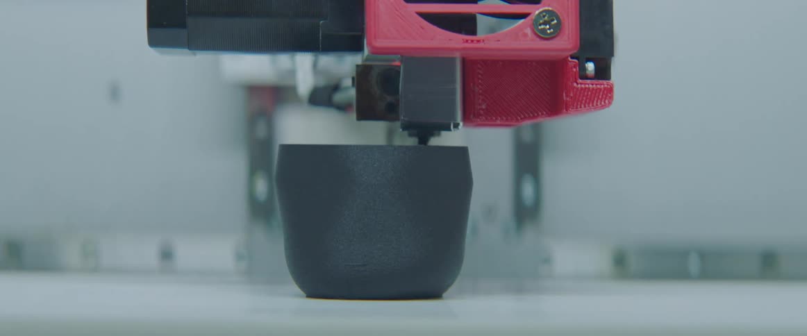 A view of a 3d printer working