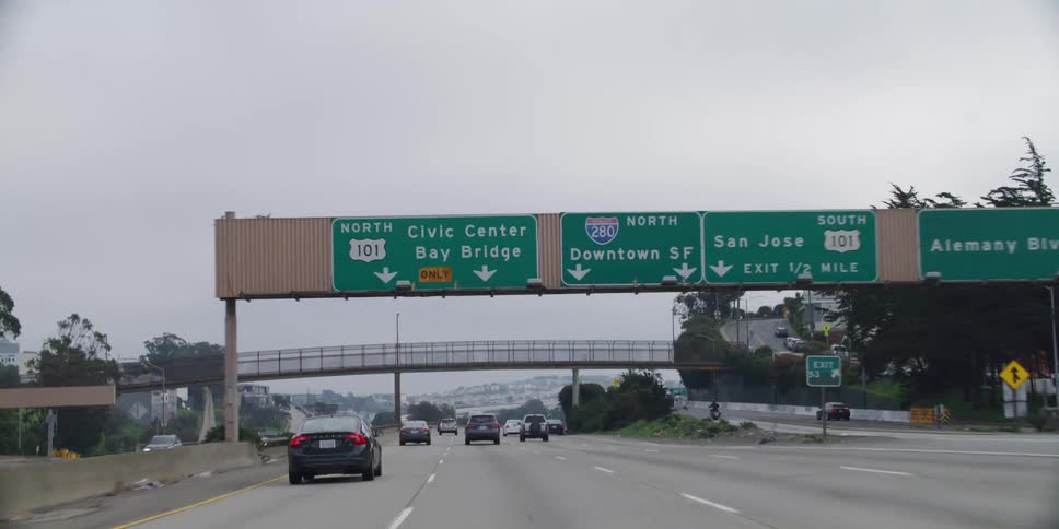 Cars driving down a freeway in a city
