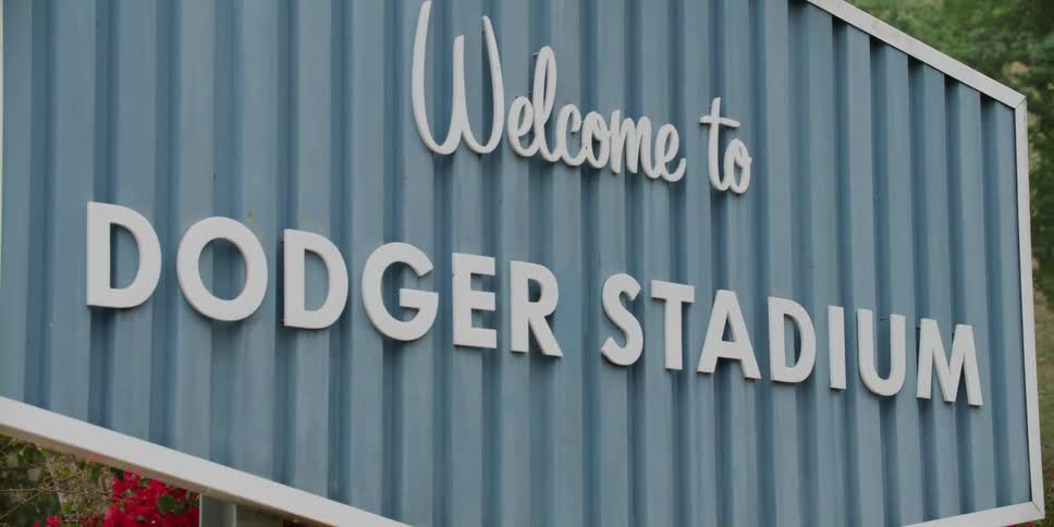 A sign outside welcoming people to dodger stadium