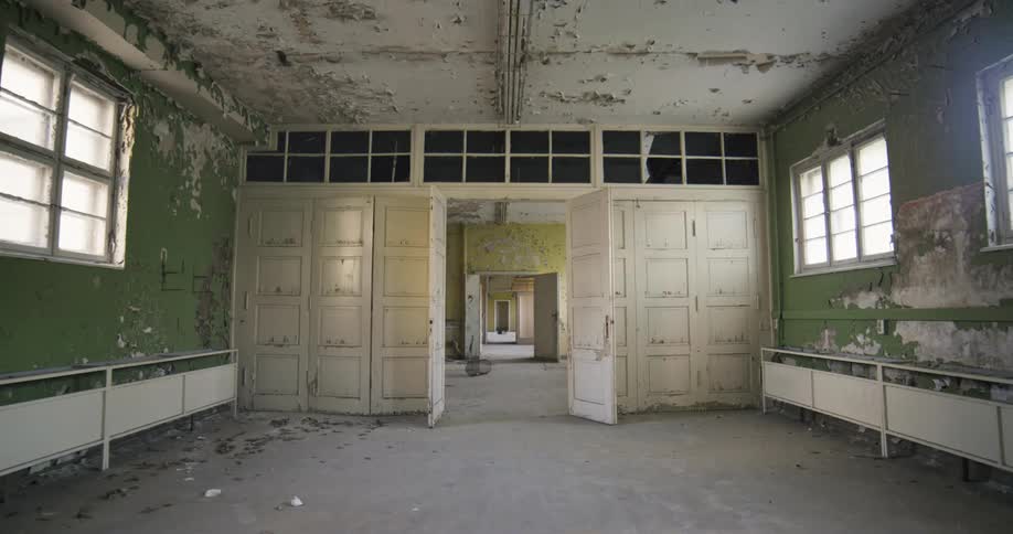 A room in an abandoned building with peeling paint