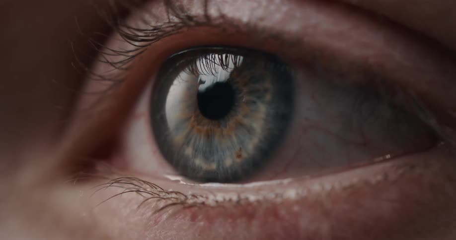Single eye lid closes then opens again