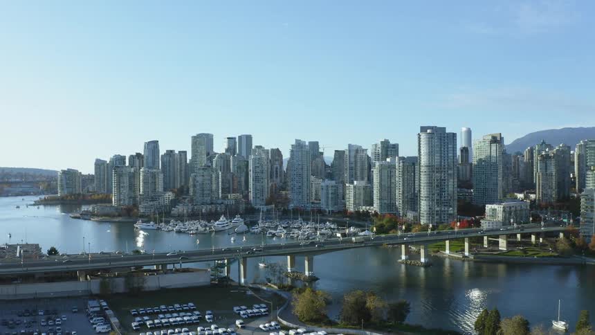 The traffic travels across the bridge in Vancouver
