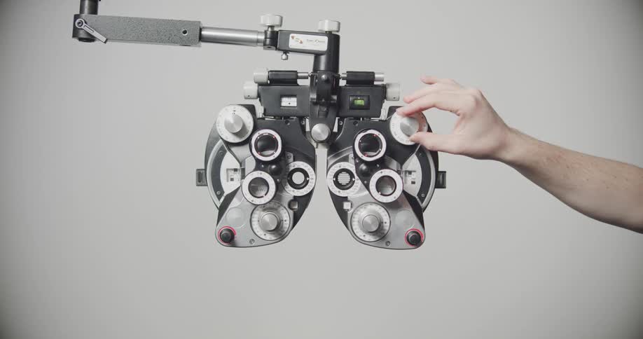 adjusting dial on a phoropter in an optometrists office