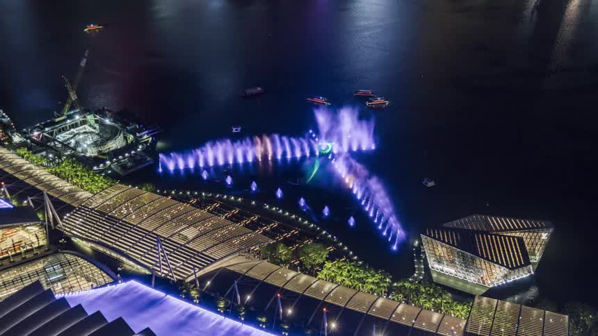 The colorful spectra light and water show at singapores marina bay at night